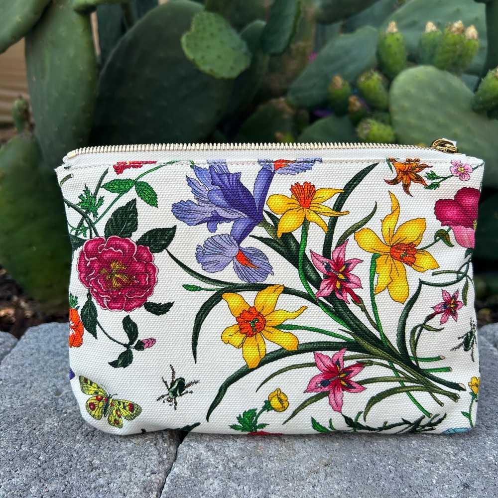 Gucci Traforata Flap Crossbody Bag - Picture 7 of 10